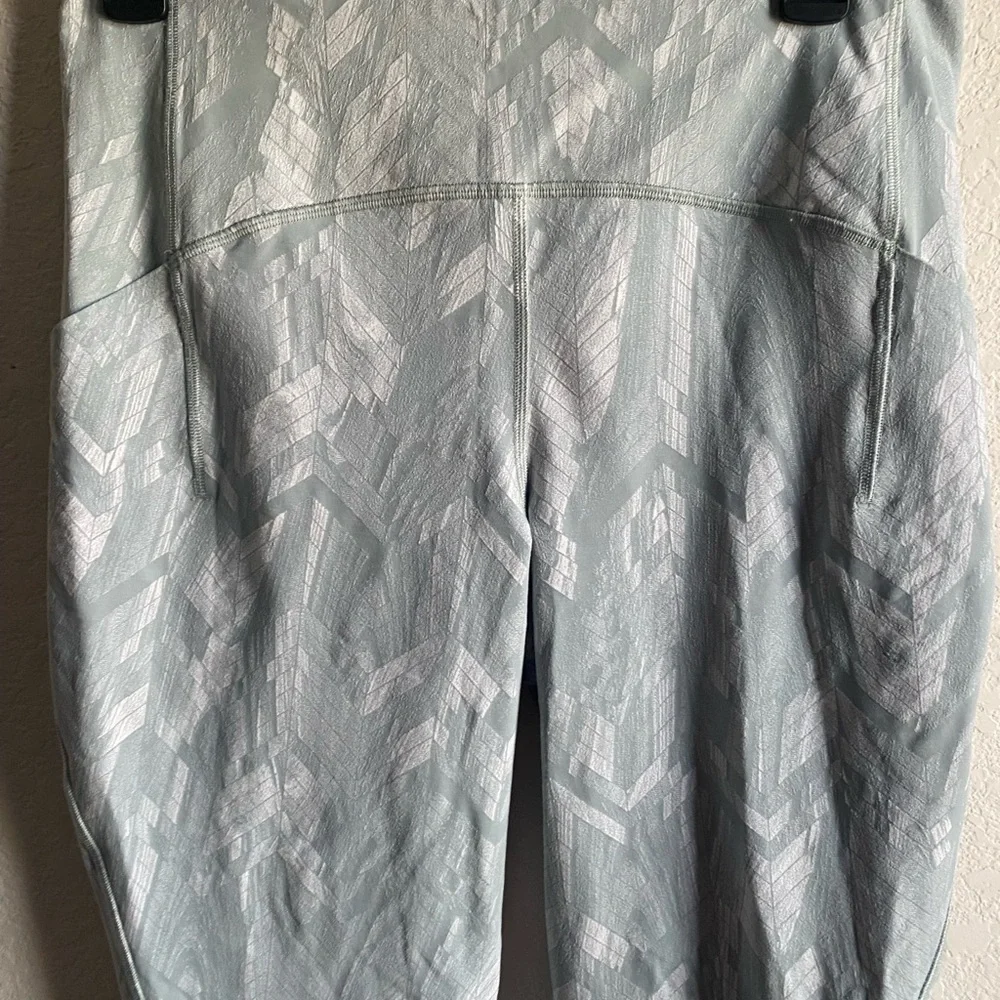 Lululemon Swift Speed High Rise Yoga Tight 28” Reverbrate Chevron Jacquard 10